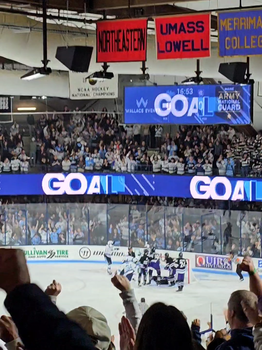 First goal of the season at 16.53!! @Black Bear Hockey #maine #hockey #goal #hockeytiktoks #electric 
