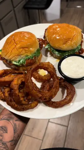 Hot honey chicken sliders 😩 #fypシ #Foodie 