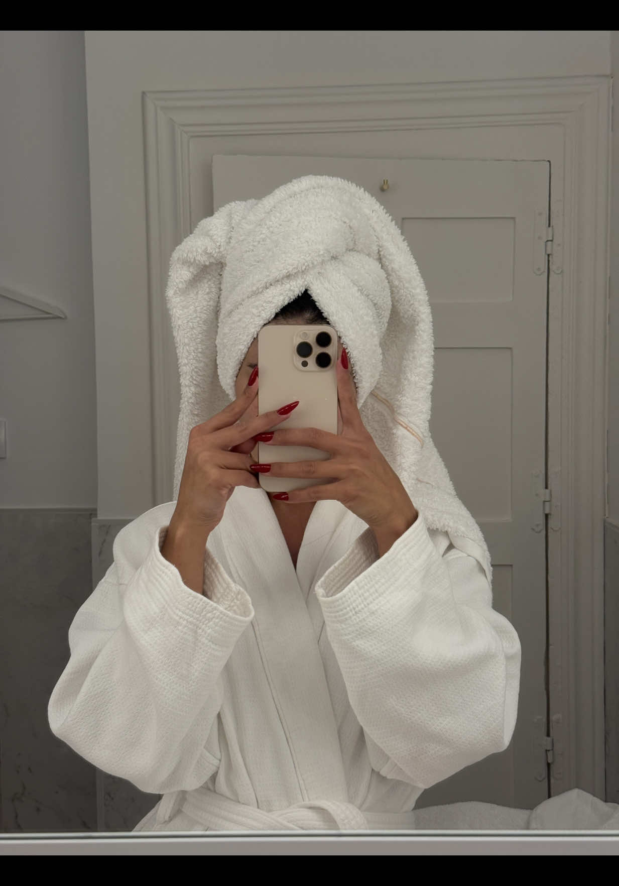 1 vez por semana uso radiofrecuencia (no invasiva) en el rostro y cuello. 🧖‍♀️🤍 🕓 5min en cada zona  @currentbody 