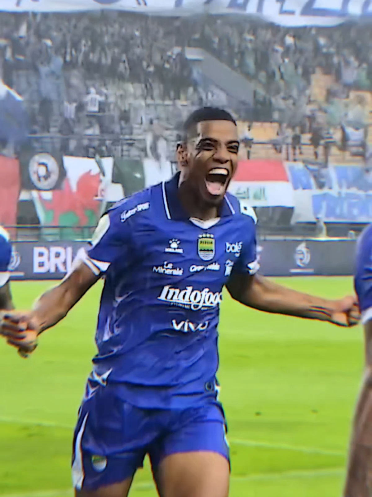 Feliz aniversário, Mbarros! 🇧🇷 Apa cik artinya?  #PERSIB #WeArePERSIB #OlahragaTiktok 