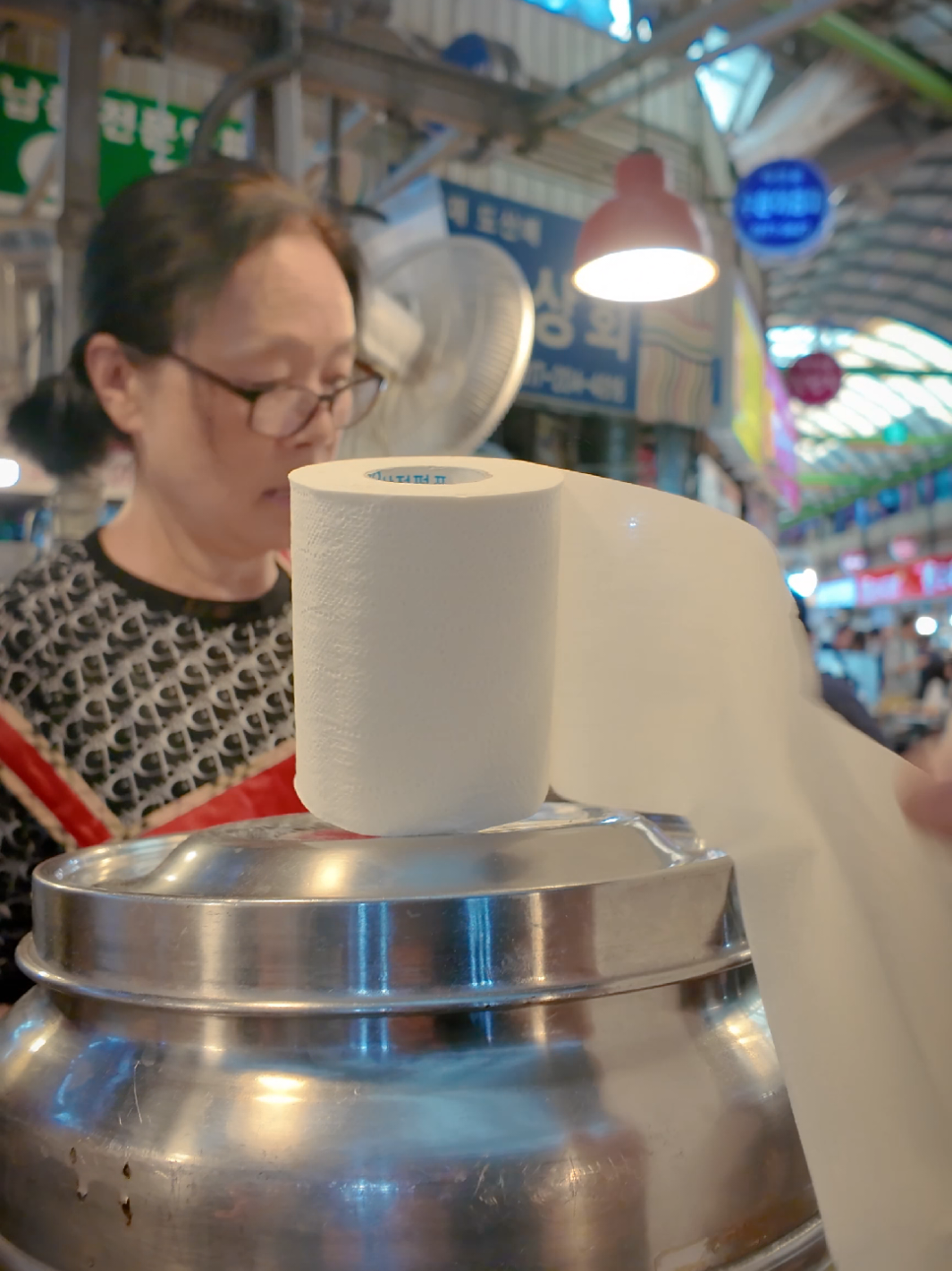 When you reach for the napkins in Korea, and it looks like this...you know you're about to eat well!