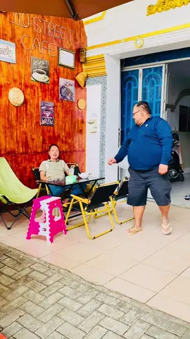 ចុងសប្តាហ៍ជួបជាមួយកាសម្ដែងនឹងប៉ារីស្តាម៉ាប់ៗកំសត់😁👌🏻 ផឹកកាហ្វេតាមចិញ្ចើមផ្លូវដើម្បី Skin care អូន 👌🏻 ស្រលាញ់ខាងលក់កាហ្វេតែម៉ែអោយធ្វើទាហាន🥺