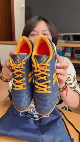 Giày đá bóng Hỏa Trâu , giày đá banh #giaydabong #giaydabanh #giayhoatrau #nganuytin #xuhuong 