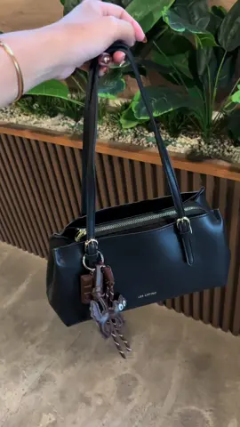 Muat seabrek harga terjangkau , dah komplik buruan 🐼 #taswanita #shoulderbag #lescatino #fyppppppppppppppppppppppp 