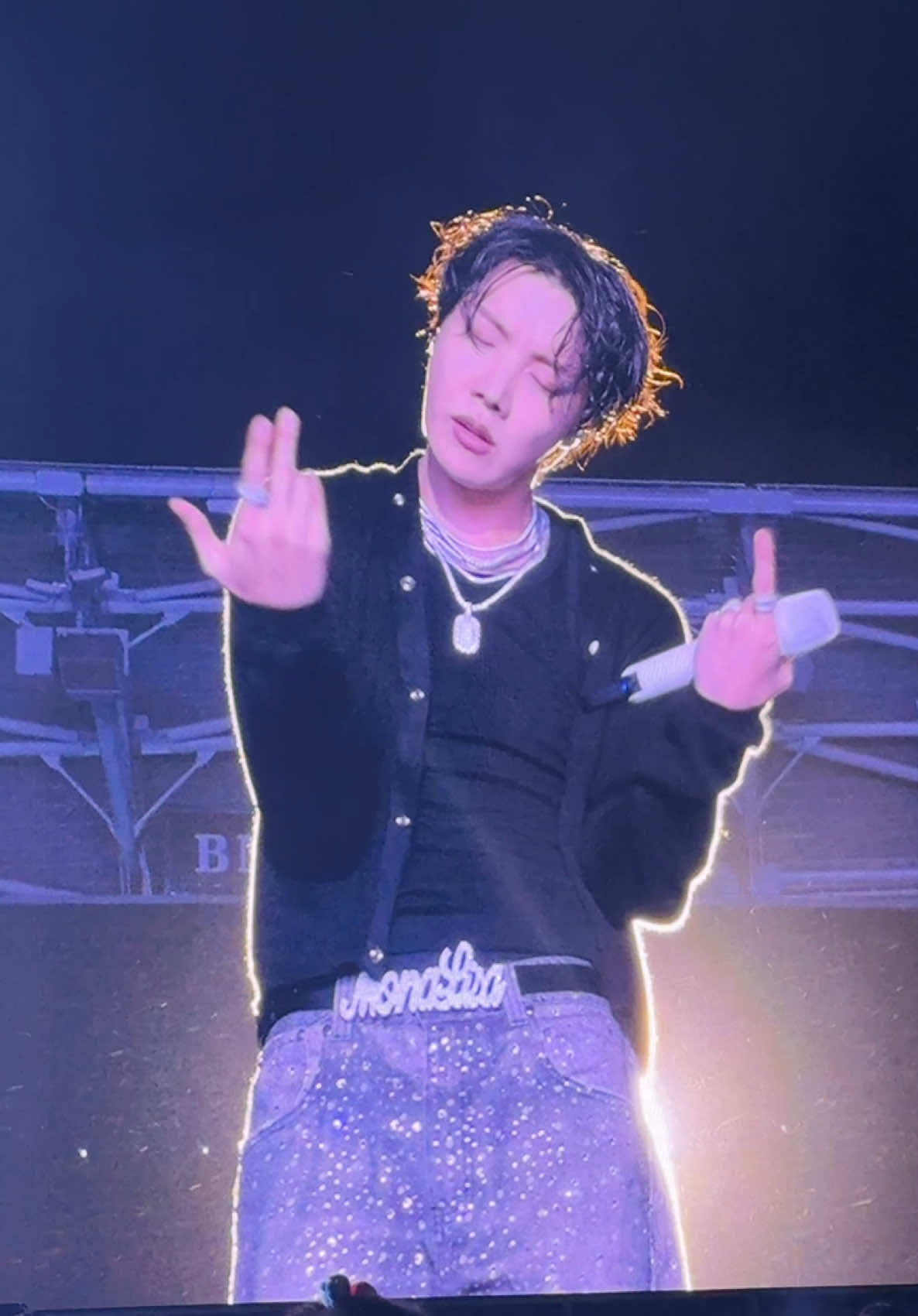 the way the light makes him glow on stage 🥹☀️ #jhope #btsjhope #hopeonthestage #bts #bangtan 