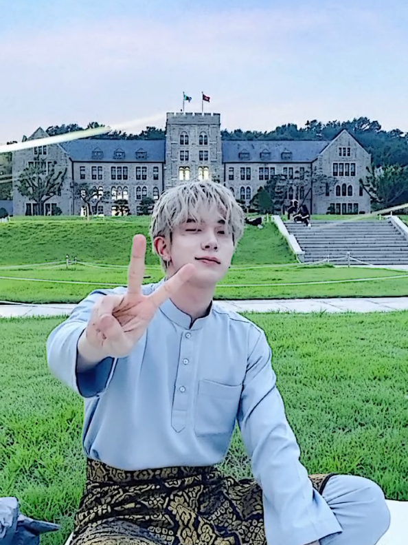 He is very handsome akhhhhhhhhhhh🤍 #heeseung #enhypen #fyppppppppppppppppppppppp #like #fanpage 