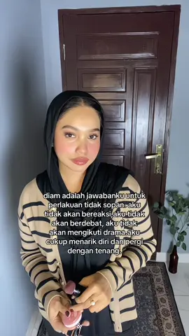 tidak perlu marah marah cukup diam dan pergi 