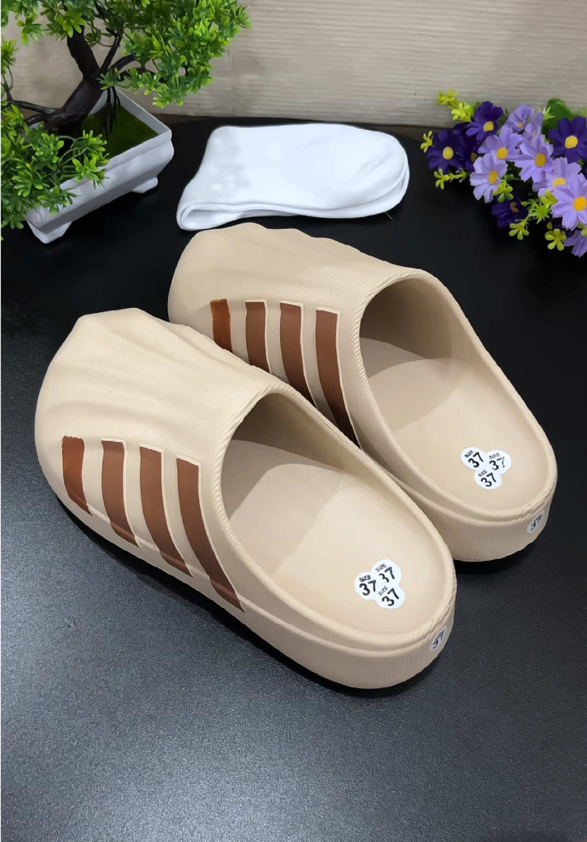 Bảo sao nó hót . Đi êm chân lắm nha Nam Nữ đều đi được nè . Chọn sz nhớ lùi 1sz nha mn #depsuc #depsucdecao #depsuccrocs #xuhuong #tranghatay96  @Trang Hà Tây 96  @Trang Hà Tây 96  @Trang Hà Tây 96 