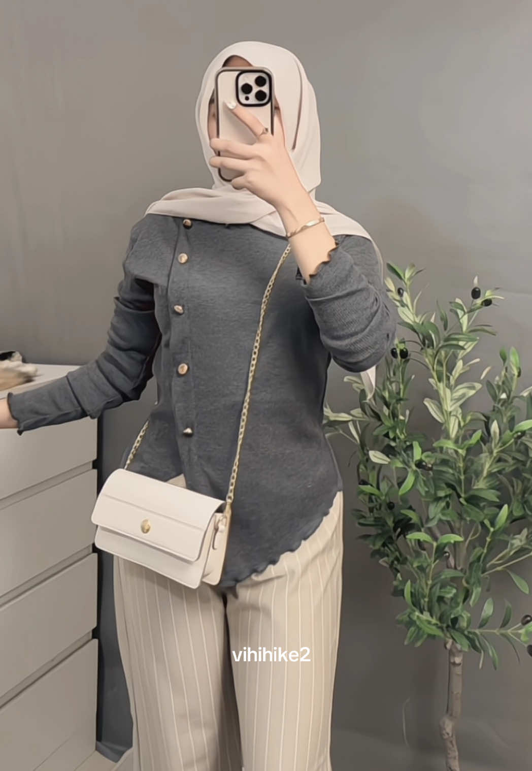 Atasannya cantik bgtt, aku pake warna mistydark #atasanwanita #atasansimple #outfitideas #outfitinspo 