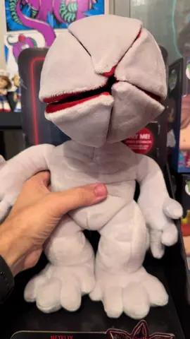 I had to add the new feature plush demogorgon to the collection! Do you have one, too?  . . . #strangerthings #demogorgon #cincothings 