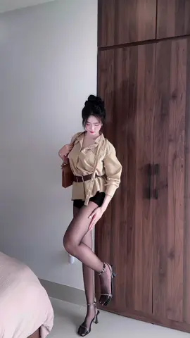 Chân dài hơn hẳn 😂