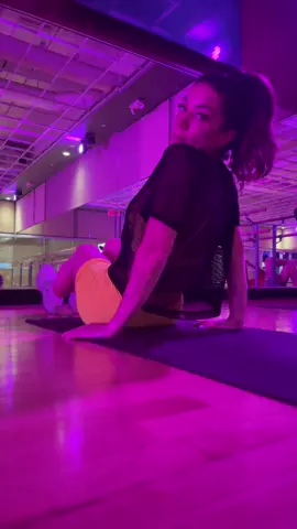 2 rounds | 5 exercises | 30s work / 30s rest Core-focused, time-efficient, and effective. Save this for your next ab day 🔥 #AbWorkout #CoreTraining #WorkoutRoutine #FitnessCoach #fyp 