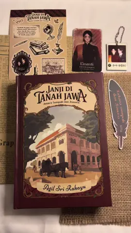 Yayyy, ini adalah buku historical romance pertamaku. Dan legaa banget buku HC cantik ini sekarang udah di tangan💗 @Panggilannya michan🤙🏻 #fypbooktok #BookRecommendations #bookworm #janjiditanahjawa #penerbitskuad 