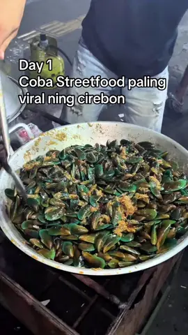 Ini baru indonesia streetfood🔥 Kerang ijo paling viral di cirebon 📍mangsubur - Plered  #streetfood #kulinerindonesia #kerangijo #viral #kulinercirebon 