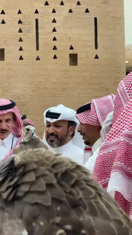 محمد ابن فطيس 😔#ابن_فطيس #ابن_فطيس_المري #شاعر #معرض_الصقور_والصيد_السعودي_الدولي2025 #ياسر_المحلسي 