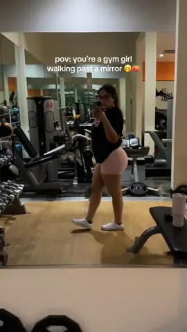 trying to master the linag0ldi walk  🙂‍↕️💅 #gym #GymTok #linag0ldi #mirrorwalk