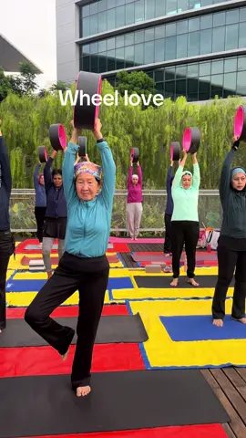 Wheel on the mat #fyp  #yogawheel #strengthtraining #balancing #stayfocused