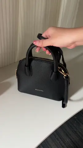 What fits in my bag ft. @Bostanten PH shoulder bag 💼 #shoulderbag #smallbag #whatfitsinmybag #bostanten #bostantenbag 