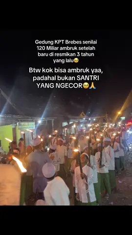 Semoga kita semua selalu dalam lindungan Allah SWT✨🥹🫶🏻🩶 #santri #kyai #fypage #pesantren 