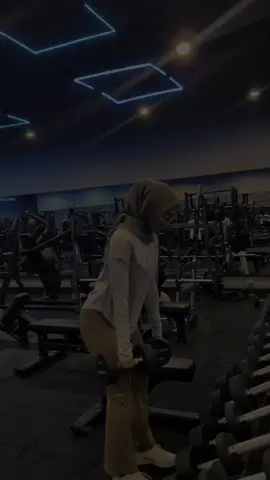 Dihina ga tumbang dipuji ga terbang, diajak leg day adek maju paling depan bang. #fypp #gym #gymmotivation 