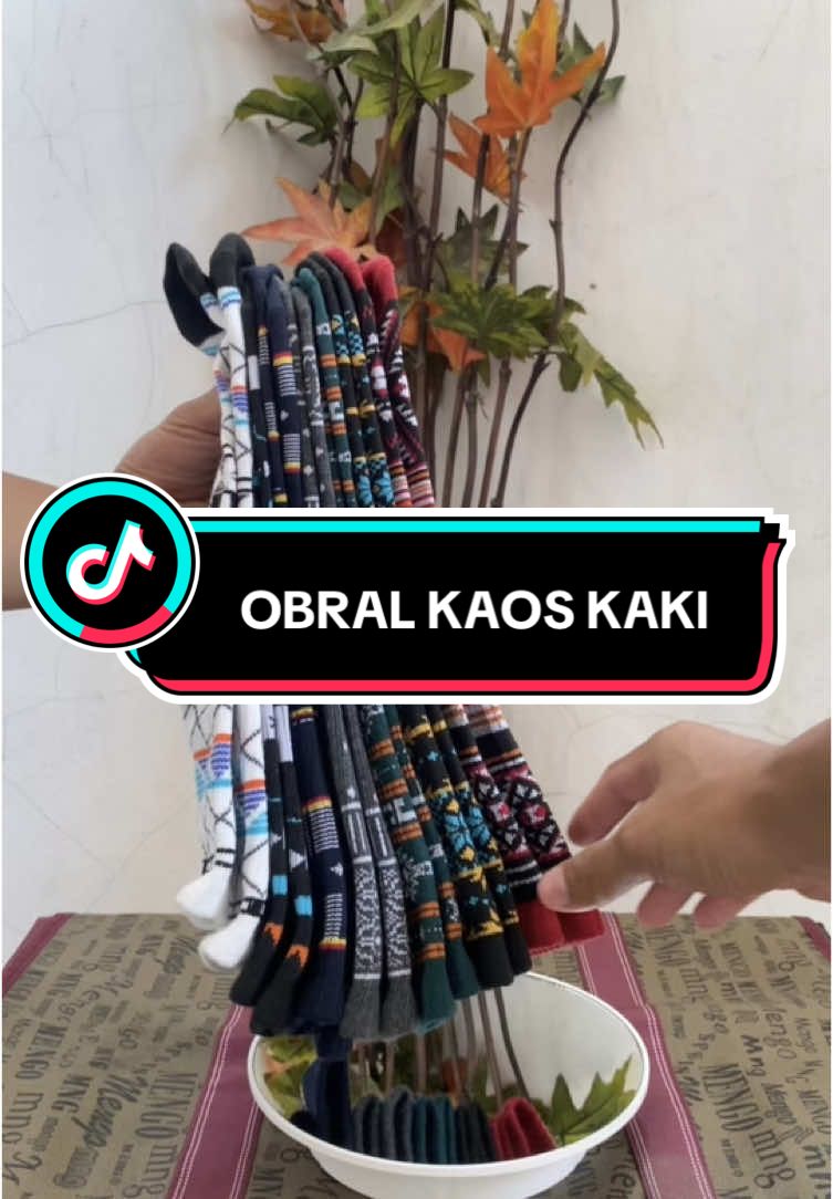 Obral Kaos kaki oldshooll 🥰 #kaoskaki #kaoskakimurah #promomakan1010 #affiliate #affiliatetiktok #fypage #fyp #kaoskakisekolah 
