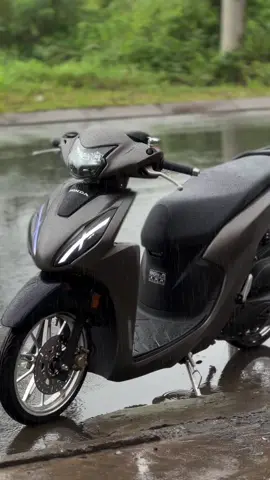 brown black in the rain 🌧️ #xuhuongtiktok #vison2025 