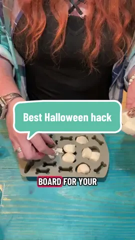 Putting together something cute for the holidays is super easy if you know the right tips and hacks to make it happen. This one is a no effort, charcuterie board that takes no time at all to while your guest.