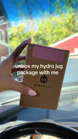Im a server and I brought this to work with me, and it kept my can cold the ENTIRE shift!! #hydrojug 
