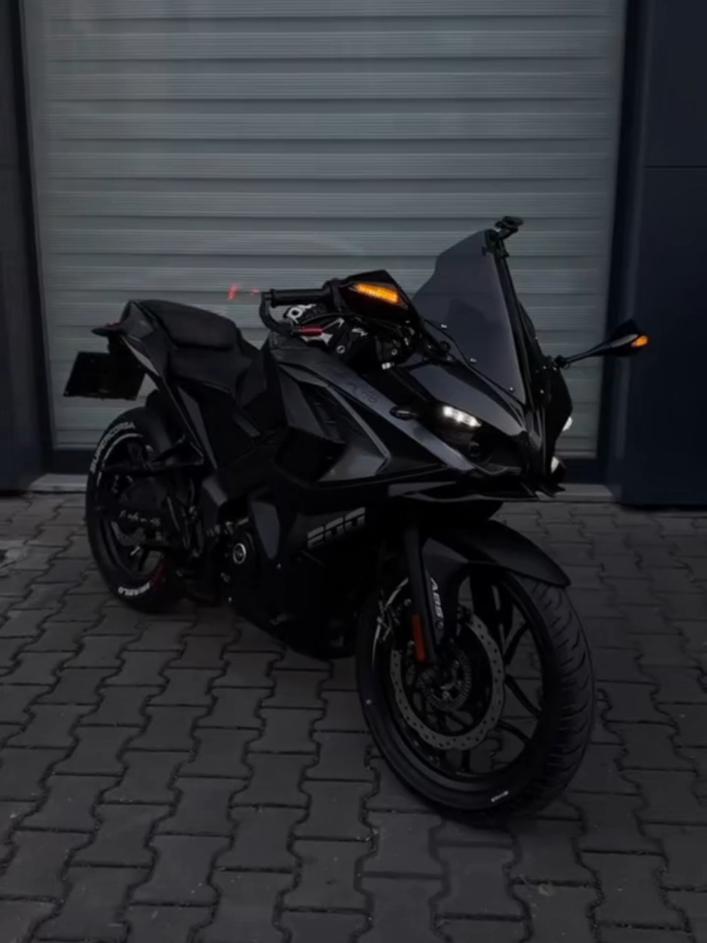 BAJAJ PULSAR RS200! La bestia de los 200 CC 💀. #pulsar #pulsarrs200 #bajaj #pulsar200rs #rs200pulsar 