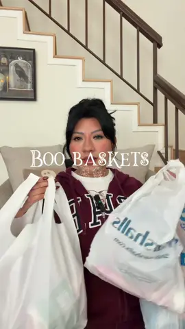 Spooky Basket Ideas 👻 🎃 #SpookyBasket #HalloweenBasket #SpookySeason #HalloweenDIY #spookyseason   