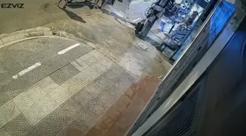 Khởi tố hình sự 5 đối tượng xịt sơn trả thù csgt vì không thả xe đồng bọn,ae ơi cứu đồng đội kìa😂😂#vubachkhoa #khoagiaothong #CSGT 