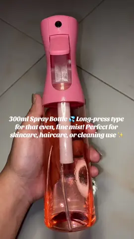 Need a fine mist? 💨 This 300ml long-press spray bottle got you! 💖 Super smooth, tipid sa product, and perfect sa mga rejuv routine 💦 #Essentials #SkincareTools #spraybottleph 