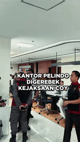 Ada apa sama Pelindo Surabaya? 😶
 Kejaksaan Negeri Tanjung Perak Surabaya menggeledah kantor PT Pelindo Regional 3 dan PT Alur Pelayaran Barat Surabaya (APBS).
  
 Penggeledahan ini berkaitan dengan penyidikan kasus dugaan korupsi pemeliharaan dan pengusahaan pelabuhan Tanjung Perak tahun 2023-2024 yang nilai kegiatannya sampe Rp 196 miliar. 😧
  
 Usut sampai tuntas @kejari.tanjung.perak  ✨
  
 #KejariTanjungPerak #TanjungPerak #Kejaksaan #PelabuhanTanjungPerak
  
  