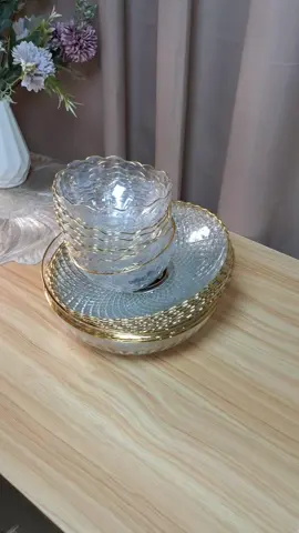 Mukha lang syang babasagin pero lahit mahulog yan hindi yan mababasag.  #unbreakableacrylicplateandbowl #acrylicplatesandbowlset #platesandbowlsset #plasticplates #acrylicplates 