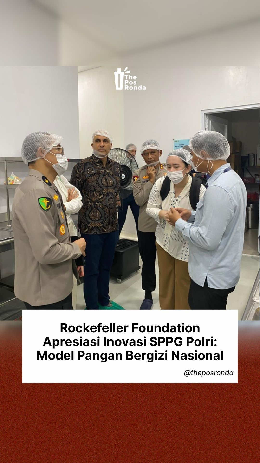 Rockefeller Foundation memberikan apresiasi tinggi terhadap inovasi SPPG Polri dalam mendukung program Makan Bergizi Gratis (MBG). Melalui kunjungan ke SPPG Pejaten, mereka terkesan dengan produksi efisien, keamanan pangan, pemberdayaan masyarakat lokal, dan sistem distribusi transparan. Dari pos ronda: kalau dapur bisa aman & sehat, hati orang juga lebih tenang. #Polri #SPPG #MBG #RockefellerFoundation #InovasiPolri  