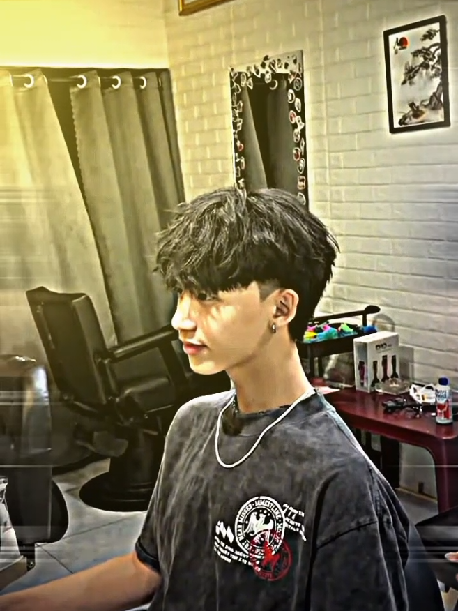 Layer x Mullet 😮🔥 #fyp #foryoupage #viral #transition #haircut #alightmotion #edit #_alphakapogi #hairstyle #layemullet #trending #xyzbca #fypage 