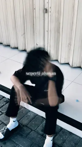 Ada anak yang setiap harinya mencoba untuk kuat, tapi pada hari itu dia juga akhirnya merenung di malam hari. karena menahan semua yang terjadi terhadap dirinya. Kesekian kalinya terombang ambing di titik yang penuh kebingungan🙇🏿#fyp #sadstory #sadvibes #berandatiktok #katakata 