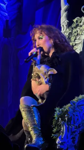 Chappell roan speaking about LA and ICE before singing Coffee Pasadena night 1, LOVE HER. #chappellroanpasadena #chappellroan #Ice #chappellroanLA #visionsofdamselsandotherdangerousthings 