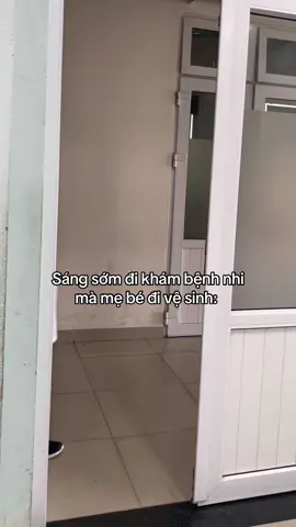 Giỡn xíu mà bé khóc quài 😭😬#thinhhanh #sinhvienyduoc #trending #xuhuong #bacsi 