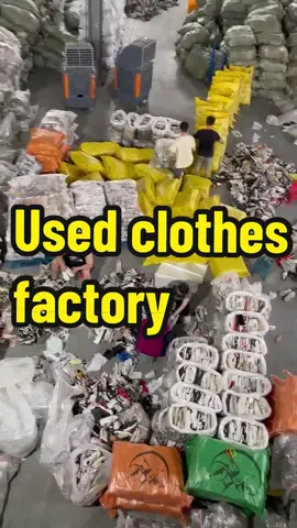 Used brand clothes factory in Guangzhou China #usedclothes #usedbrandclothes #secondhandclothes #usedjacket #hissen #hissenglobal #usedclothessupplier #usedbrandshoes 