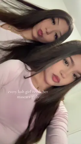 every lash girl needs her mascara girly🫠#fyp #twin #fyp #lashes #viral @Sofi🌺 