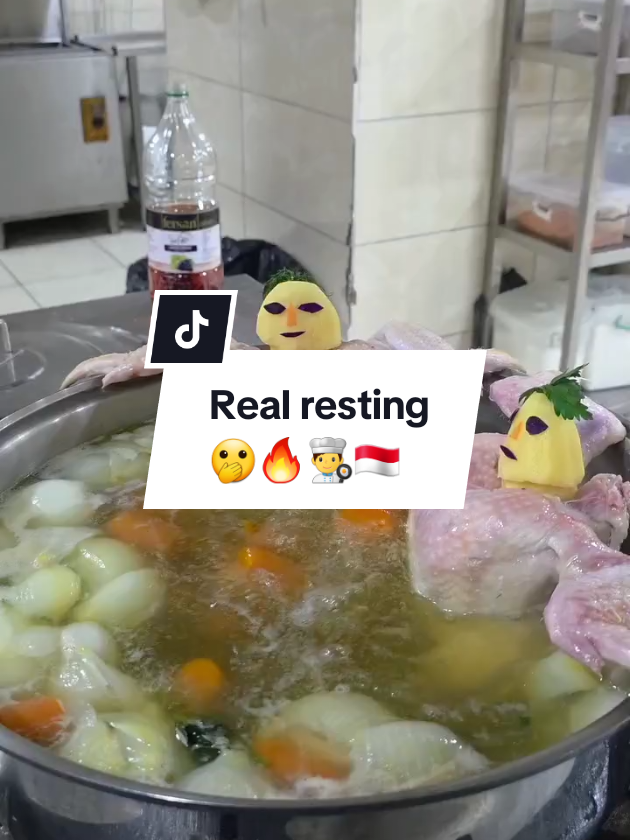 Definisi diresting yang sesungguhnya. 🫢😅🤣 #chefstorytime #chefstory #kitchenstory #kitchenstories #kitchenlife #restaurantlife #woklife #cheflife #chefwork #fakechef #nevergiveup #funnyvideos #funystory #funycooking #Fakechef_Story #cak_cook #kokiamatir 