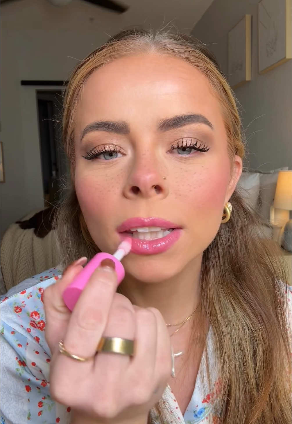 hot pink lippie pls 👄🫧🩷 this is bubblegum #fyp #lippie #lipgloss #toofacedcosmetics #makeup @Too Faced 