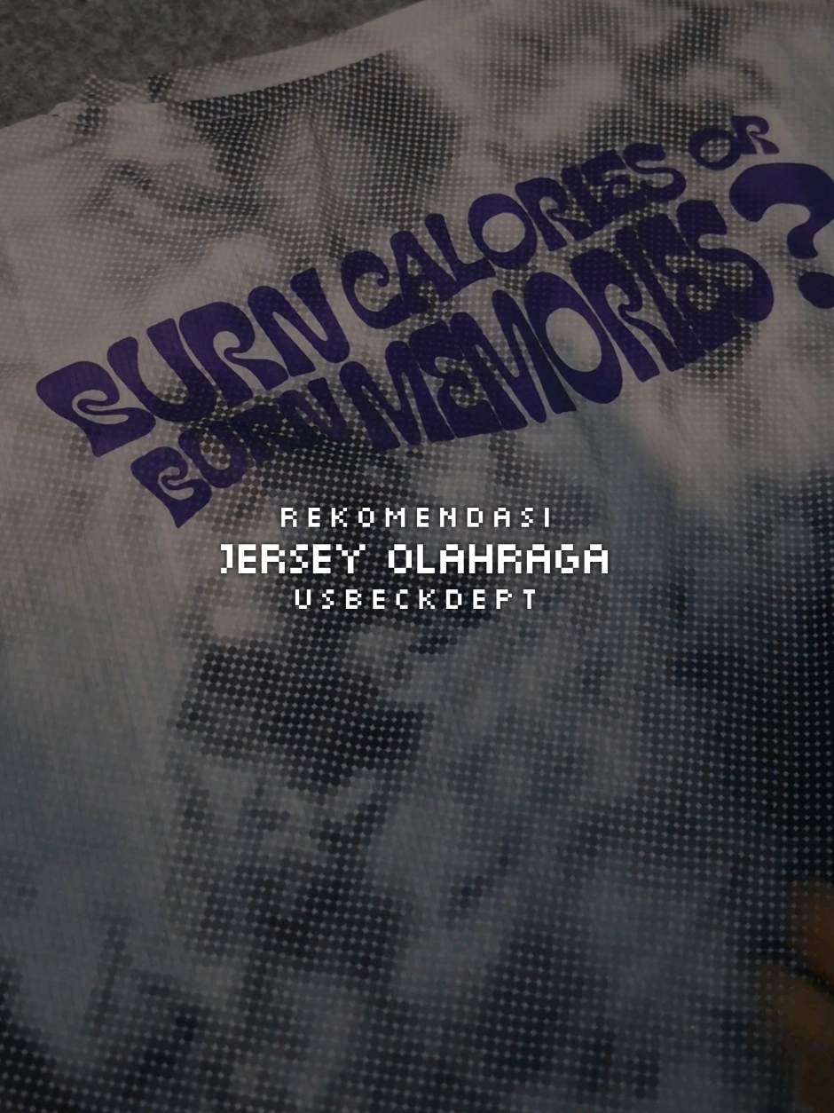 Jersey running kalcer cocok buat yg lagi sakit hati, bikin kamu makin kerenn, kalcer dan esthetic parah sih #jerseyrunning #jerseykalcer #kaosolahragamurah #usbeckdept #fyp 