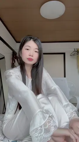 Không giấu nữa, mình muốn được nhõng nhẽo, làm nũng, được chở đi ăn những món mình thích, được nắm tay đi dạo trong công viên, được ảnh cưng chiều như em bé và được ảnh nói lời yêu mỗi ngày#🙃🙃🙃 