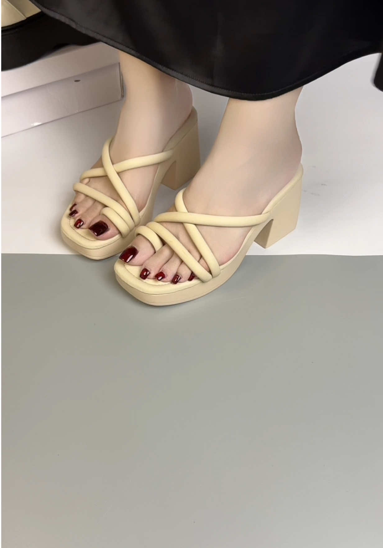 Guốc nữ xỏ ngón quai chéo đế cao 8p lên chân siêu xinh #guocnu #caogotdep #depdecao #xuhuong #yfp 