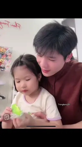 Sơri ẻm thảo ăn và ngoan quá đi. Cậu thì ăn hết của sơri luôn 🤣#trongduong #td #phantrongduong33 #ptd #tiktok 