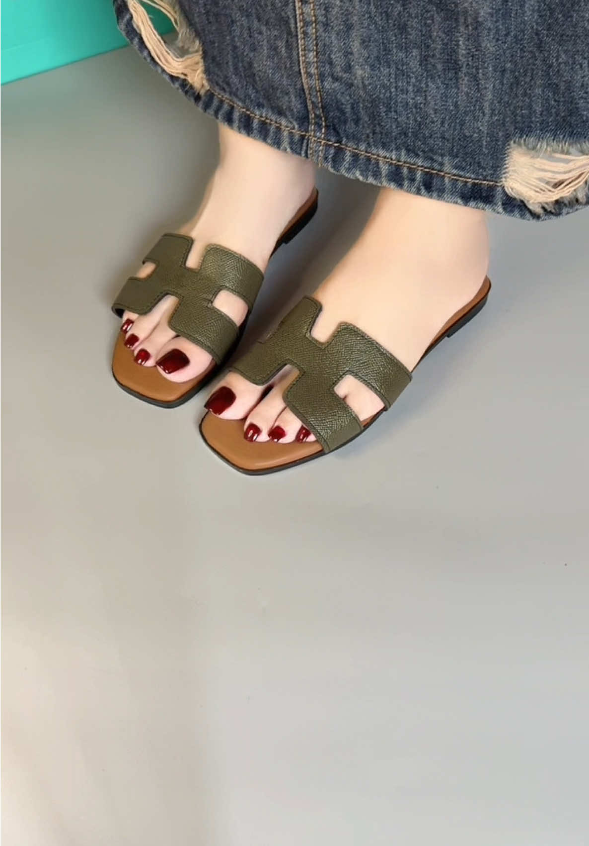 Dép quai ngang đế bệt lên chân siêu sang #depquaingang #depbet #depnu #xuhuong2025 #yfp 