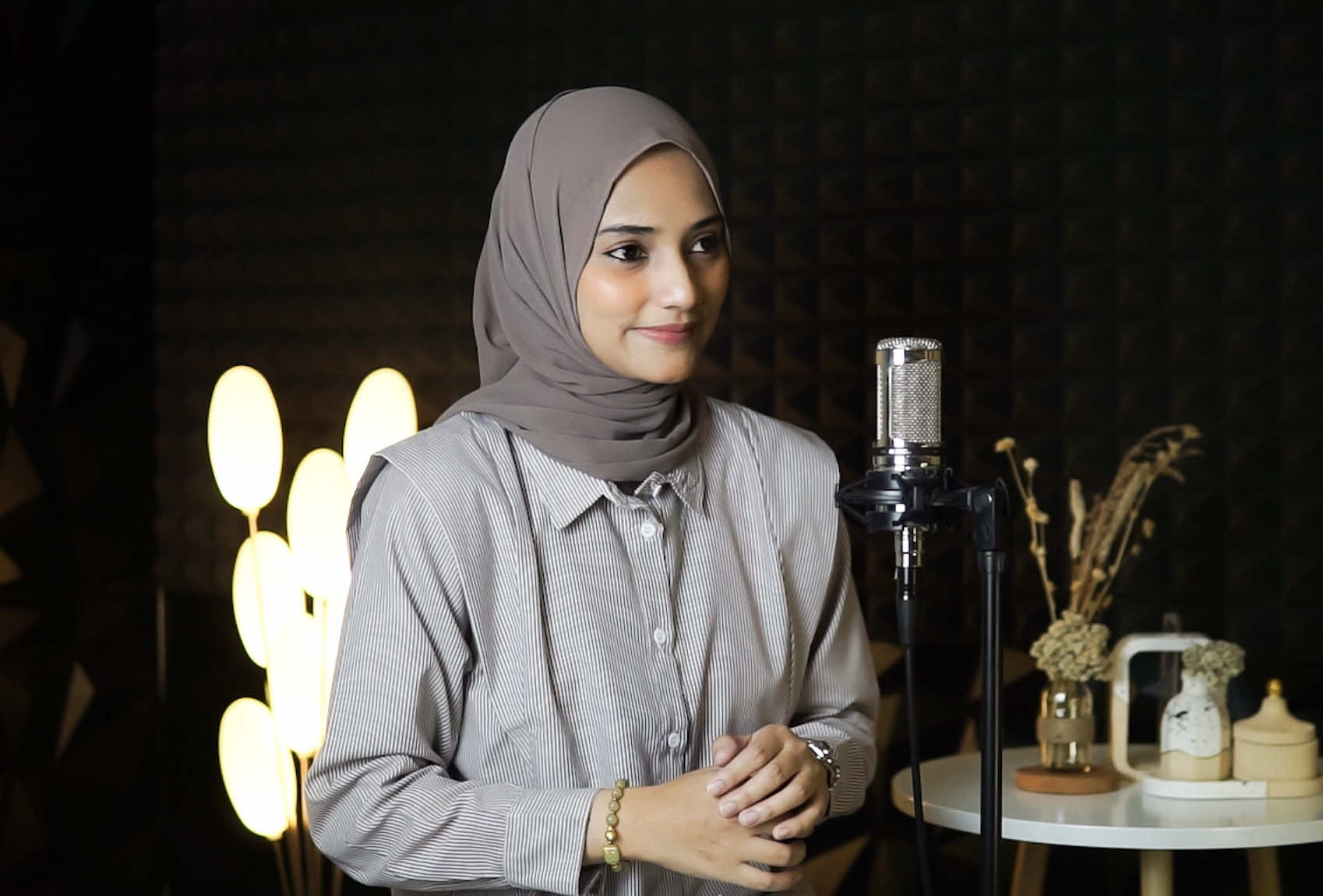 Assalamu’alaikum Wakhtimlana ya Allah.. Fii kulli halina 🤲🏻 fullnya di YouTube Channel Puja Syarma Official 😍 🤍🕊️ • • Judul : Ya Rabbi Sallimna 🤲🏻 Voc @pujasm_  Music @pujasm_  Editor Yudi Said  Link ada di bio @pujasm_ 🥰 • • #rabbisallimna #trending #fyp #fypシ #viral        