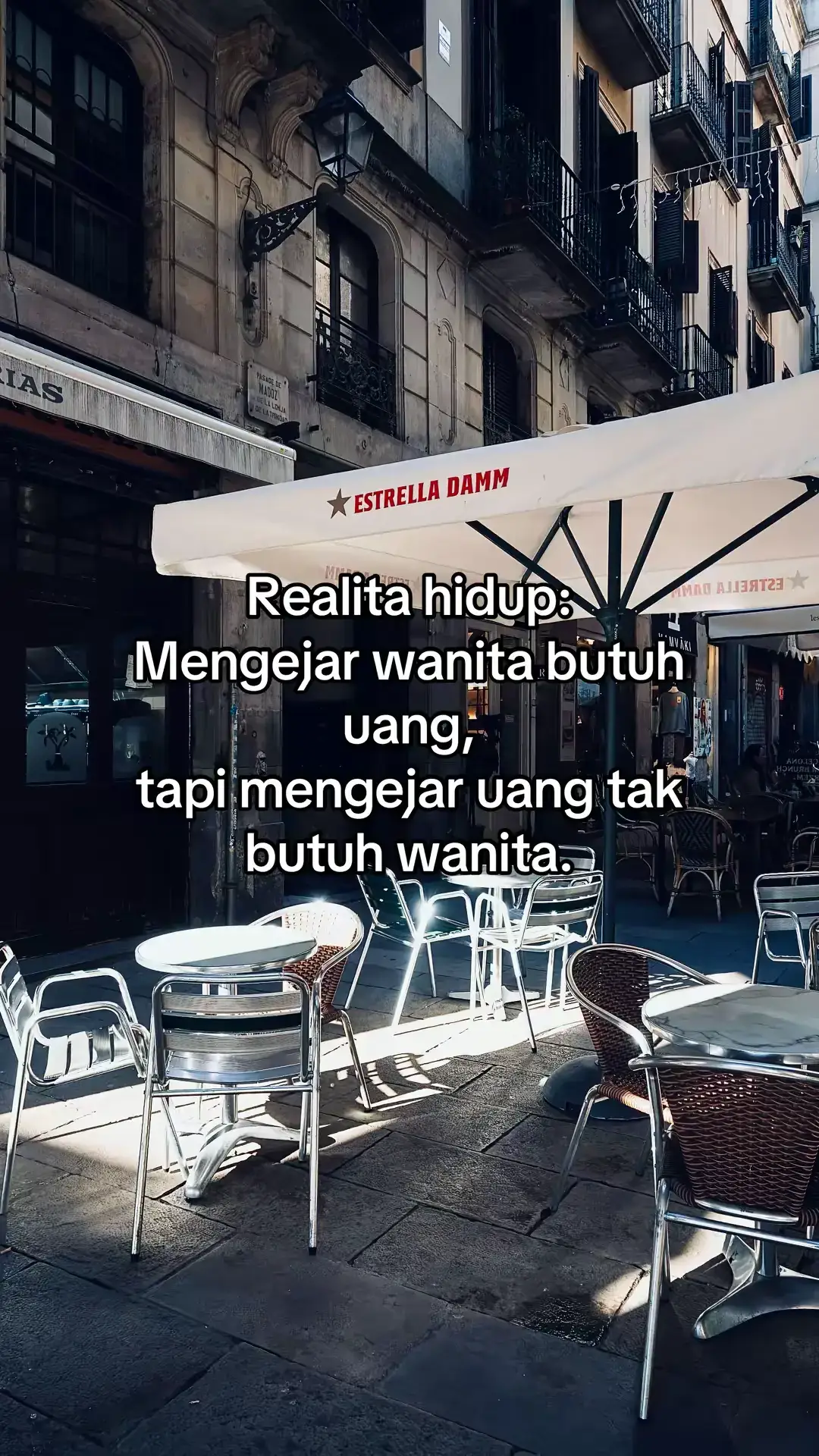 Hidup sederhana:    Banyak yang kejar cinta karena butuh,    Banyak juga yang kejar uang karena tak ingin butuh. 3. Pilihan nyata:    Cinta butuh perhatian,    Uang butuh strategi.    Pilih yang bikin kamu mandiri. 4. Logika kehidupan:    Saat kau kejar wanita, kau cari rasa.    Saat kau kejar uang, rasa itu bisa kau beli sendiri. 5. Perspektif:    Ada yang butuh pasangan untuk lengkap,    Ada yang butuh uang untuk bebas. 6. Singkat & tajam:    Kejar hati = butuh,    Kejar duit = bebas (atau sepi). 7. Renungan:    Jangan kejar karena takut sendiri,    Kejar karena ingin jadi lebih baik.
